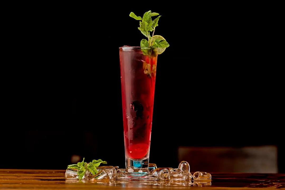 Imponera på sommarfesten med fräscha cocktails och mocktails illustration